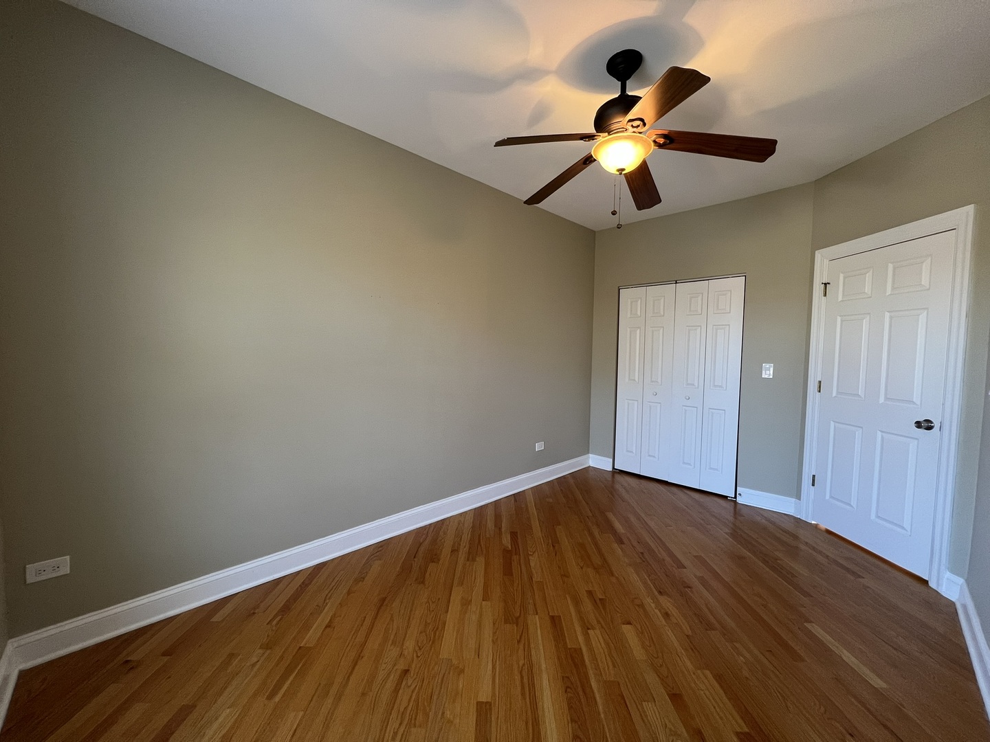 911 Maple Avenue, Unit 3N Evanston, IL 60202 - Photo 6 of 18 a view of an empty room and wooden floor