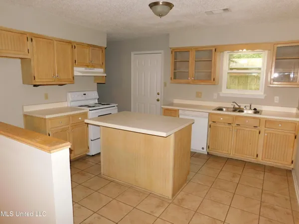 $1,295 | 6455 Heather Road, Horn Lake, MS 38637