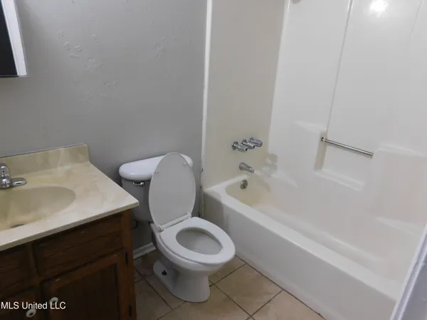 $1,295 | 6455 Heather Road, Horn Lake, MS 38637