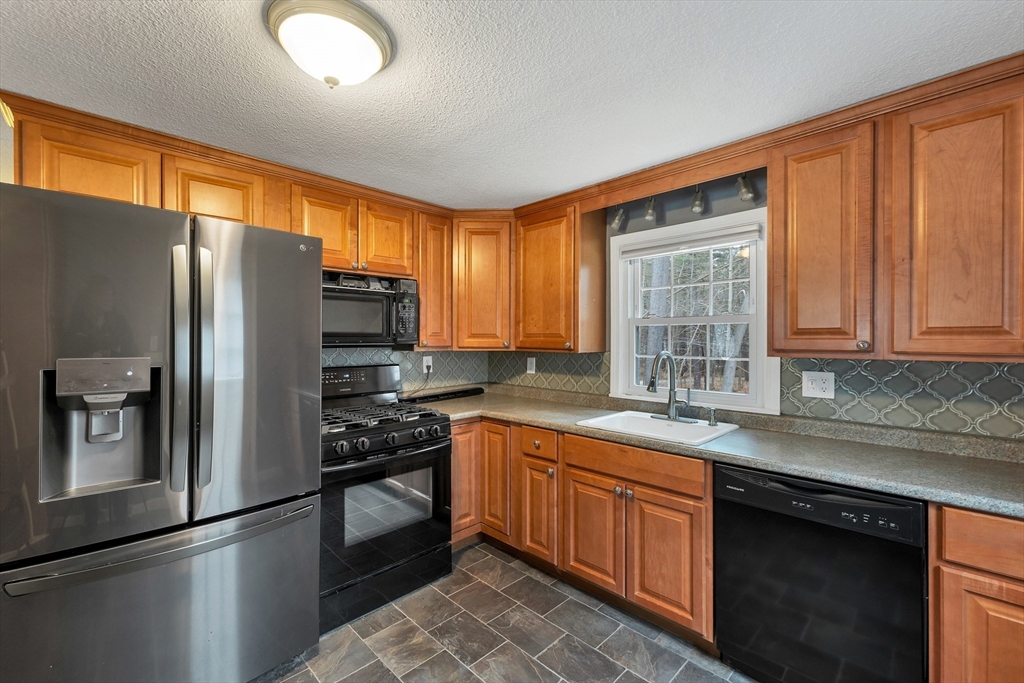 1 Mt Paul Road Tyngsborough, MA 01879 - Photo 4 of 33