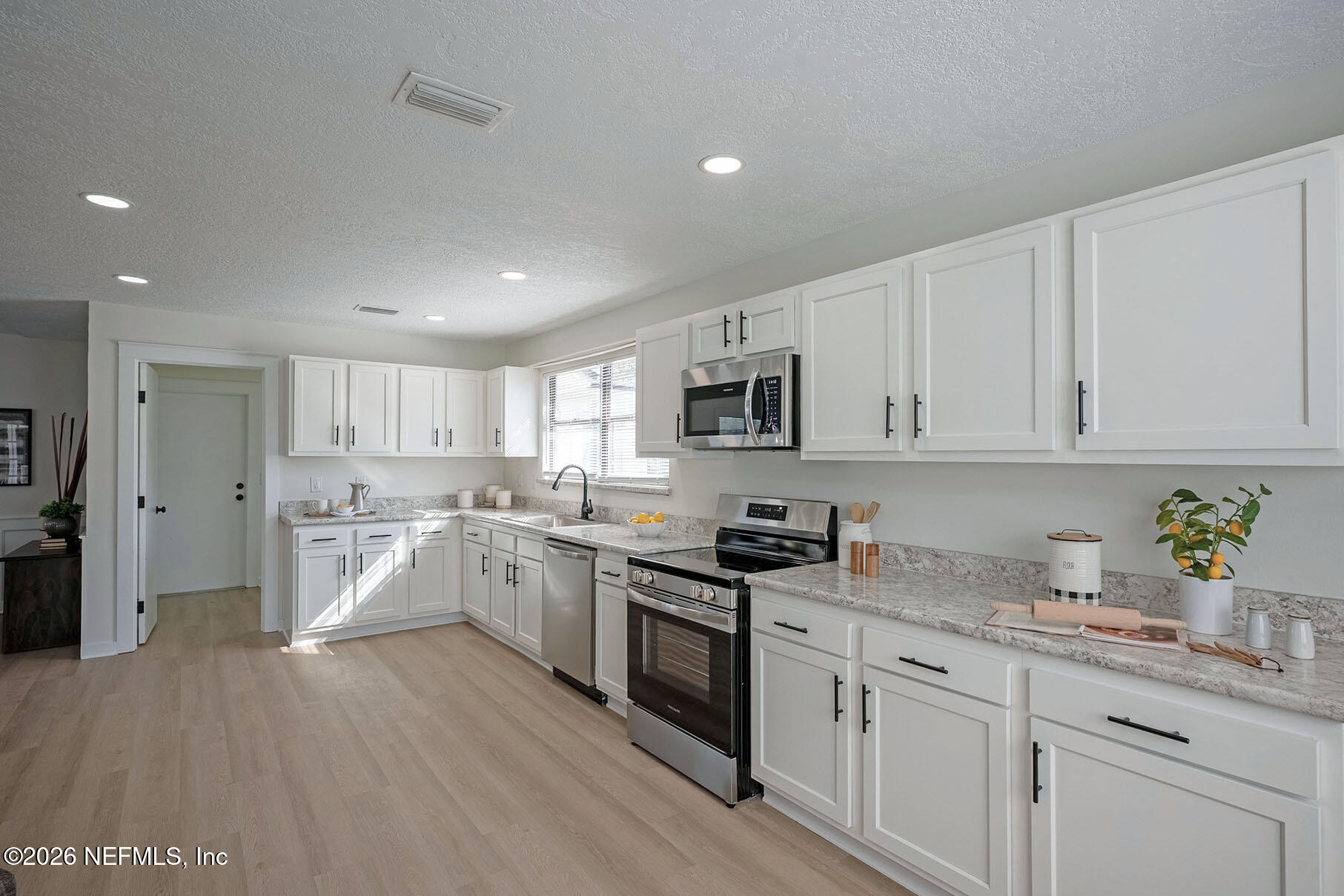 2451 Ridgecrest Avenue Orange Park, FL 32065 - Photo 6 of 57 Kitchen