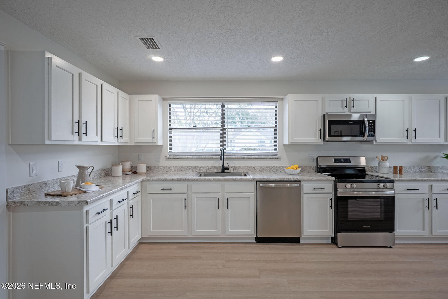 2451 Ridgecrest Avenue Orange Park, FL 32065 - Photo 10 of 57 Kitchen