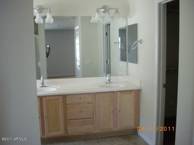 2027 West Kathleen Road Phoenix, AZ 85023 - Photo 12 of 18 Master bath/vanity
