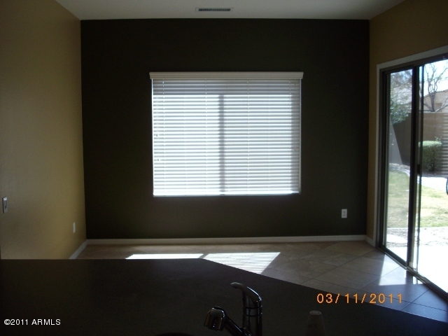 2027 West Kathleen Road Phoenix, AZ 85023 - Photo 9 of 18 Breakfast room