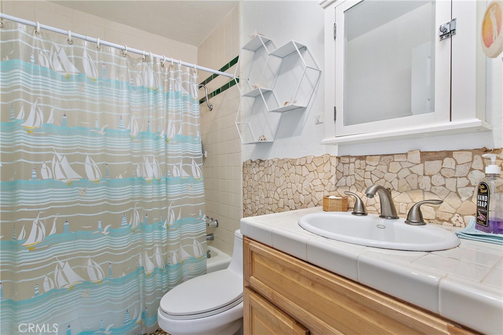 440 Java Street Morro Bay, CA 93442 - Photo 12 of 22 a bathroom with a sink toilet and shower