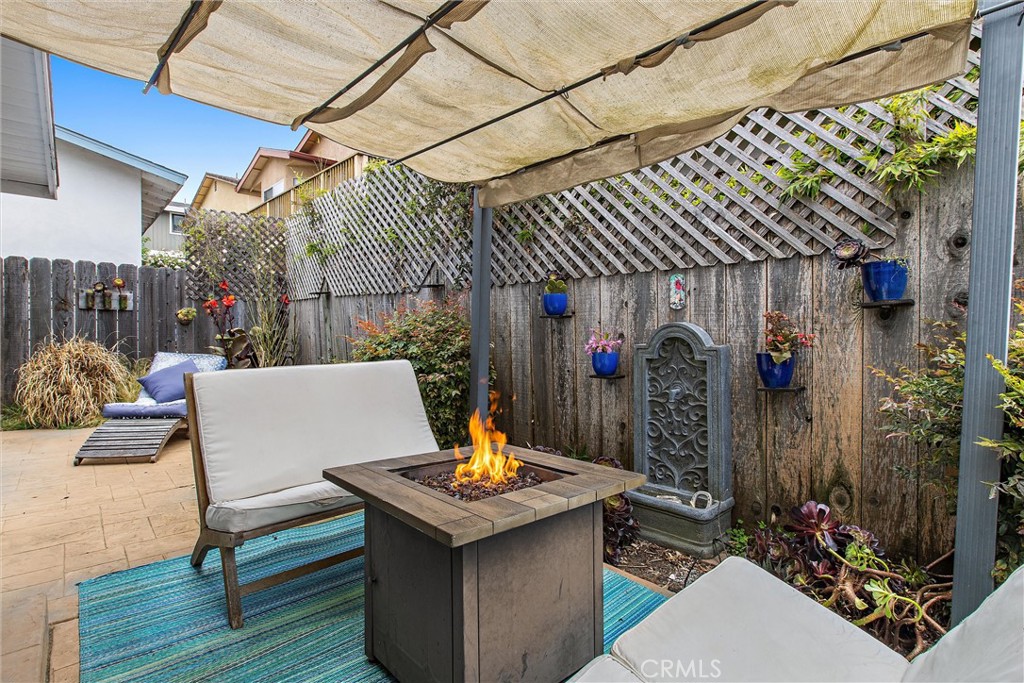 440 Java Street Morro Bay, CA 93442 - Photo 6 of 22 a view of a chairs and table in a patio