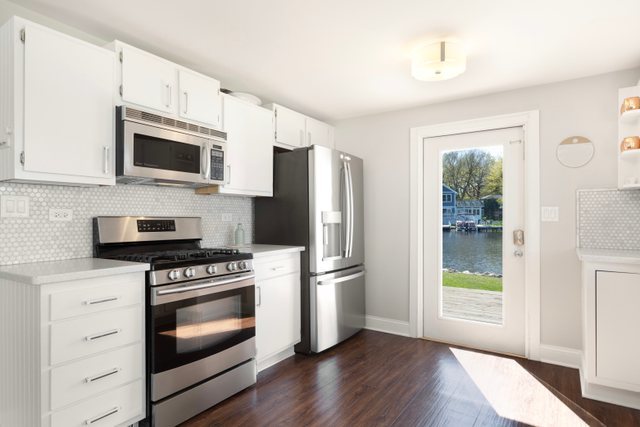 35013 North James Ingleside, IL 60041 - Photo 17 of 46 a kitchen with stainless steel appliances a stove microwave and refrigerator