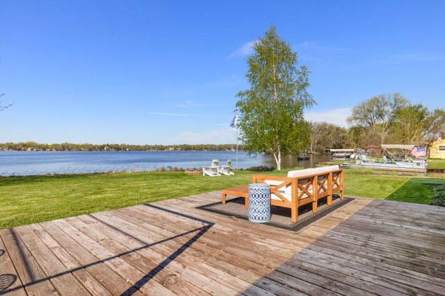 35013 North James Ingleside, IL 60041 - Photo 33 of 46 a balcony with wooden floor and city view