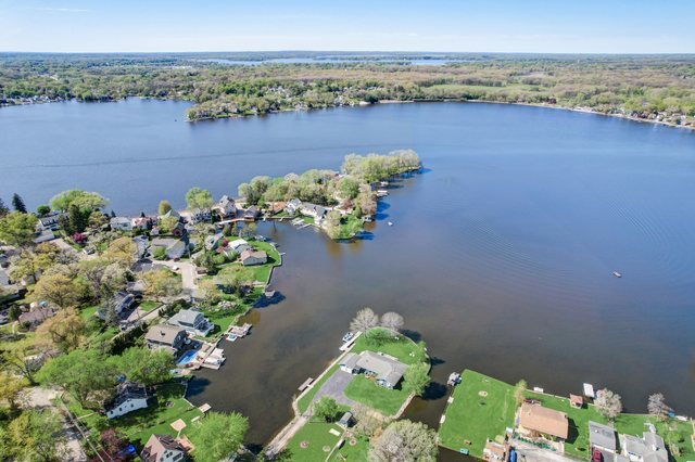 35013 North James Ingleside, IL 60041 - Photo 44 of 46 an aerial view of a houses with a lake