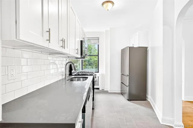 $359,000 | 190 East Mosholu Parkway South, Unit 3C | Bedford Park