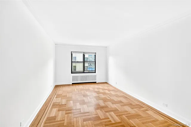 $359,000 | 190 East Mosholu Parkway South, Unit 3C | Bedford Park