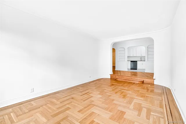 $359,000 | 190 East Mosholu Parkway South, Unit 3C | Bedford Park