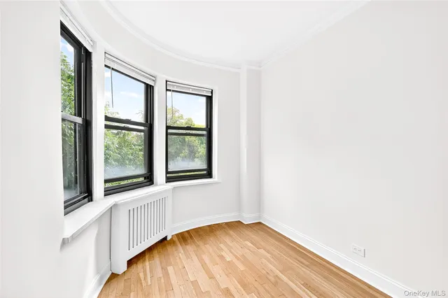 $359,000 | 190 East Mosholu Parkway South, Unit 3C | Bedford Park