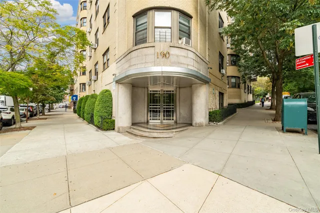 $359,000 | 190 East Mosholu Parkway South, Unit 3C | Bedford Park