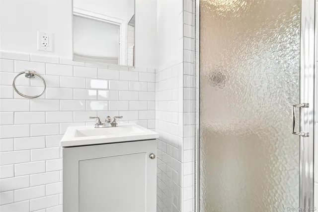 $359,000 | 190 East Mosholu Parkway South, Unit 3C | Bedford Park