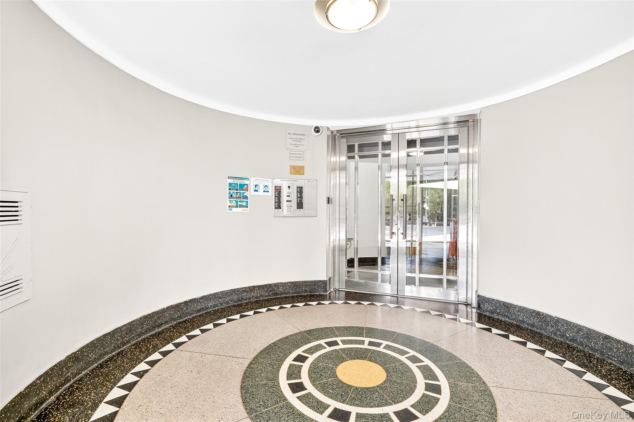 190 East Mosholu Parkway South, Unit 3C Bronx, NY 10458 - Photo 4 of 50 View of community lobby