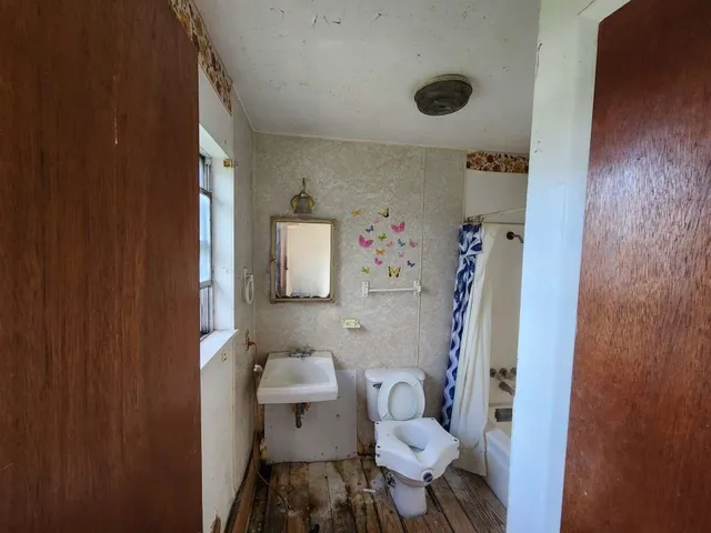 $135,799 | 709 Avenue F, Sinton, TX 78387