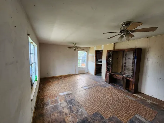 $135,799 | 709 Avenue F, Sinton, TX 78387