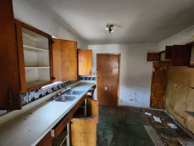 $135,799 | 709 Avenue F, Sinton, TX 78387