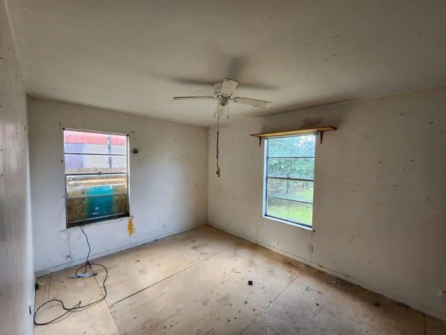 $135,799 | 709 Avenue F, Sinton, TX 78387