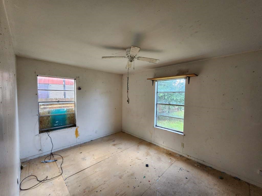 709 Avenue F Sinton, TX 78387 - Photo 8 of 9