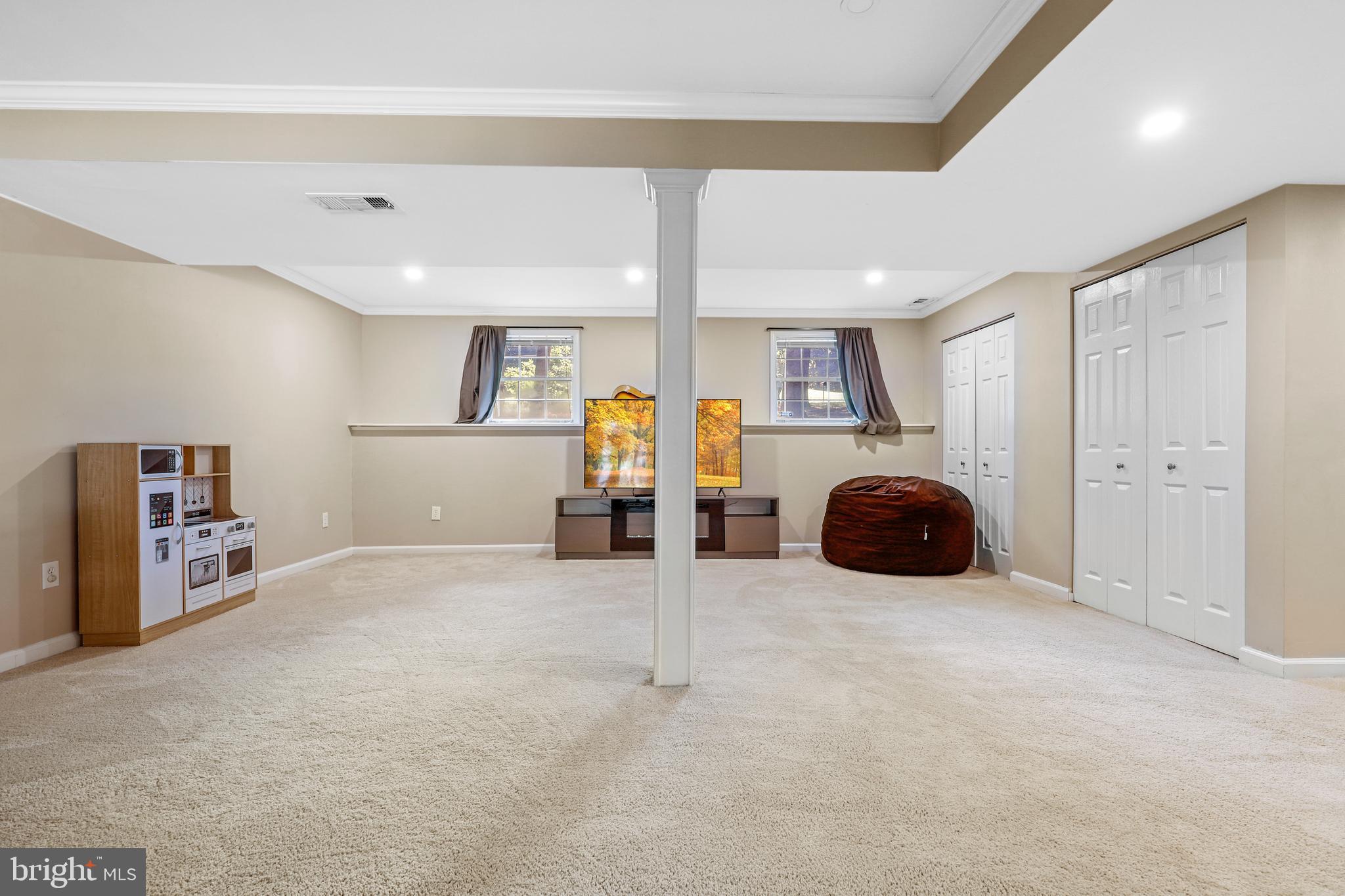 956 Wilson Road Huntingtown, MD 20639 - Photo 28 of 42 a view of a livingroom with furniture and window