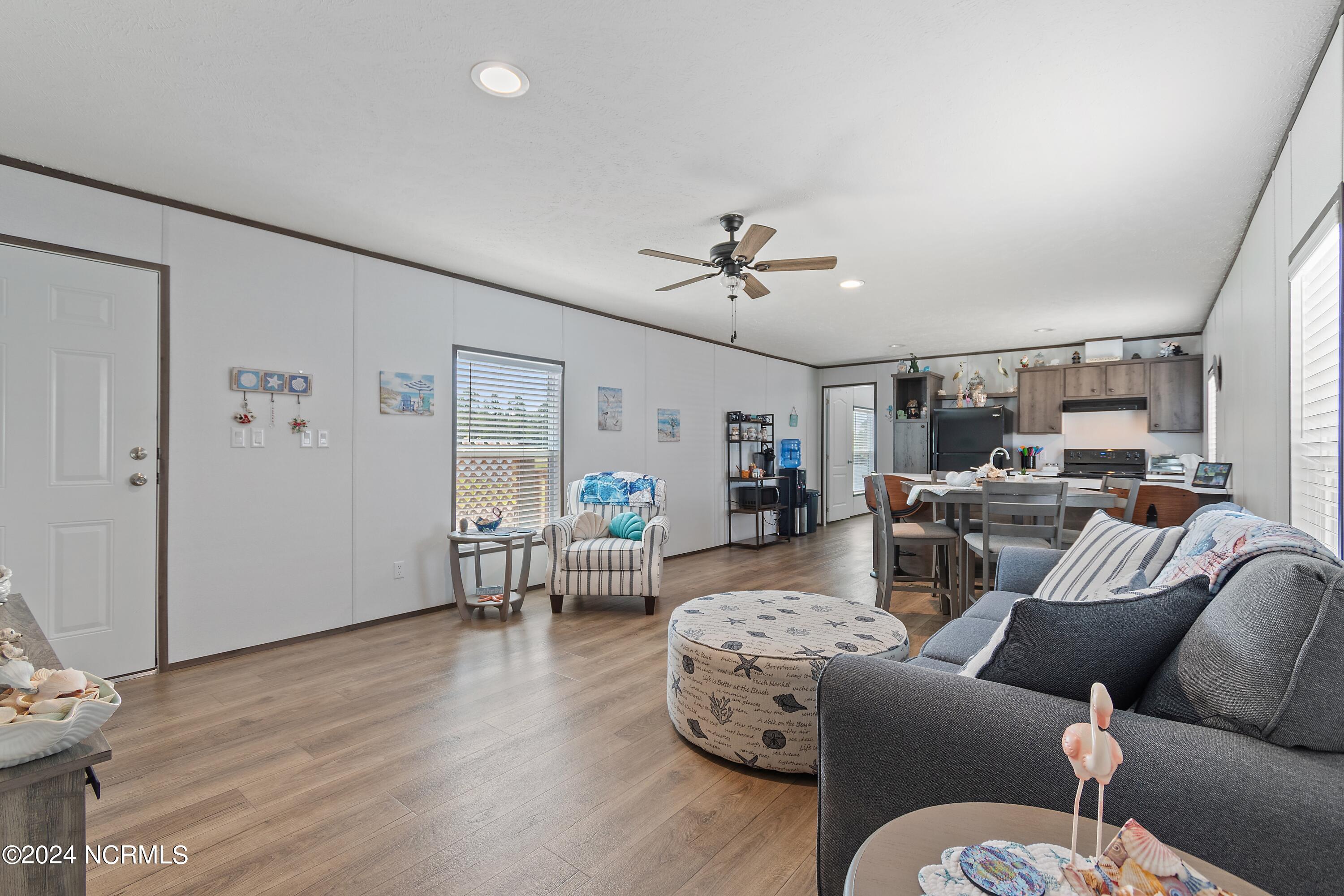 930 Pineclair Drive Southwest Calabash, NC 28467 - Photo 7 of 24 Living room