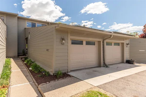 $297,500 | 740 Peninsula Court, Ann Arbor, MI 48105