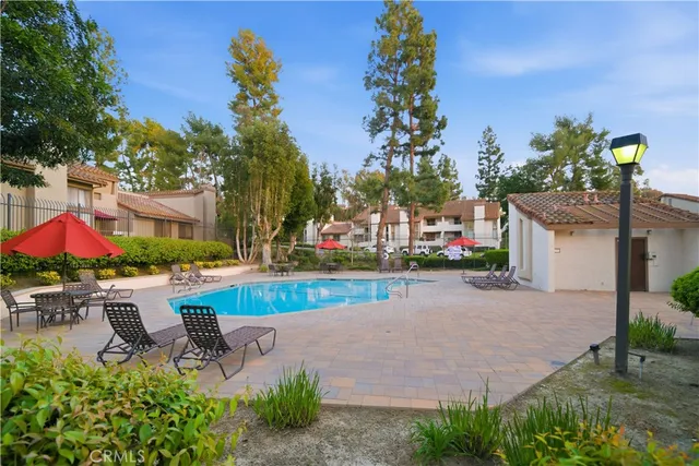 $975,000 | 26542 Azuer, Mission Viejo, CA 92691