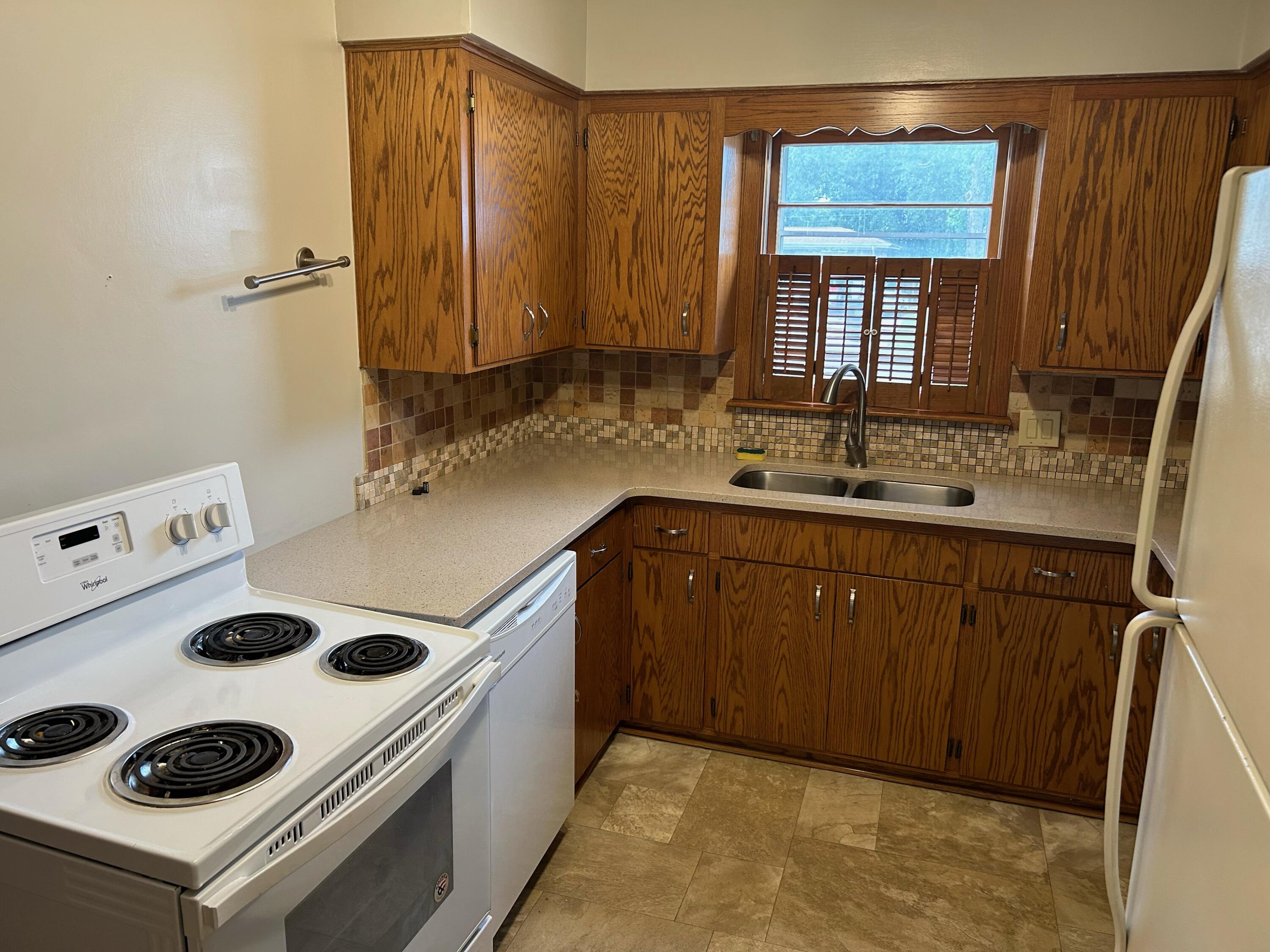 524 North Ottawa Road Benton Harbor, MI 49022 - Photo 8 of 28 image3