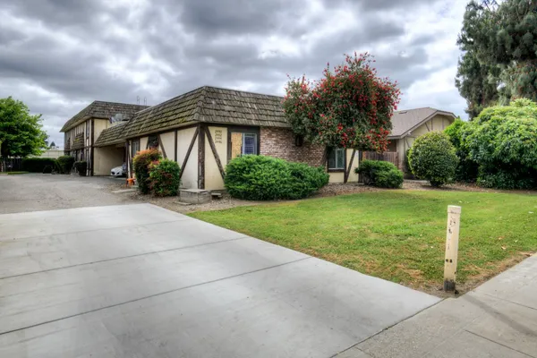 $800,000 | 2440 South Sallee Street, Visalia, CA 93277