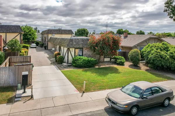 a view of a yard with furniture