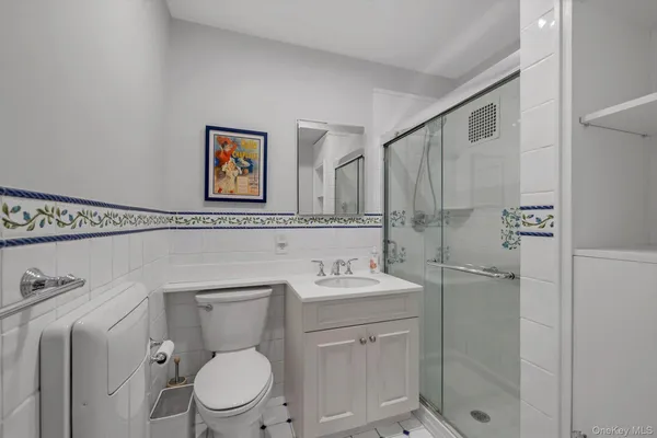 $515,000 | 1390 Broadway, Unit 222, Hewlett, NY 11557