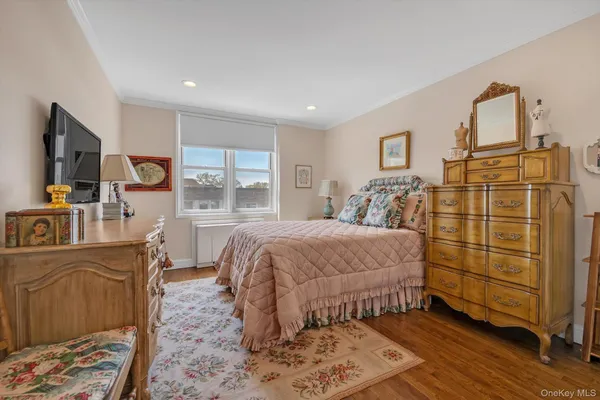 $515,000 | 1390 Broadway, Unit 222, Hewlett, NY 11557