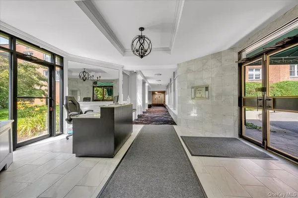 $515,000 | 1390 Broadway, Unit 222, Hewlett, NY 11557
