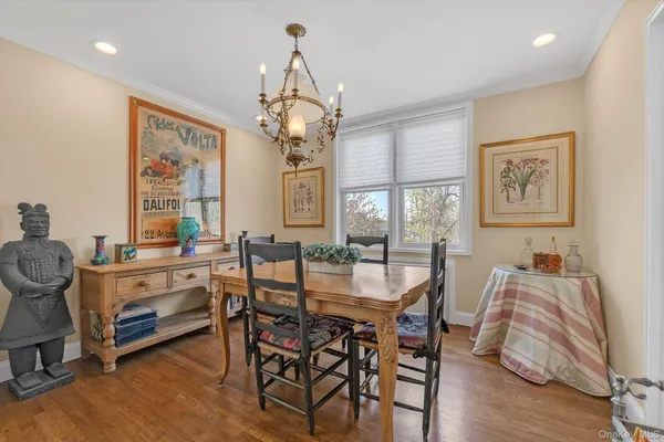 $515,000 | 1390 Broadway, Unit 222, Hewlett, NY 11557