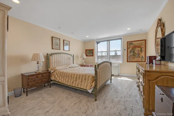 $515,000 | 1390 Broadway, Unit 222, Hewlett, NY 11557