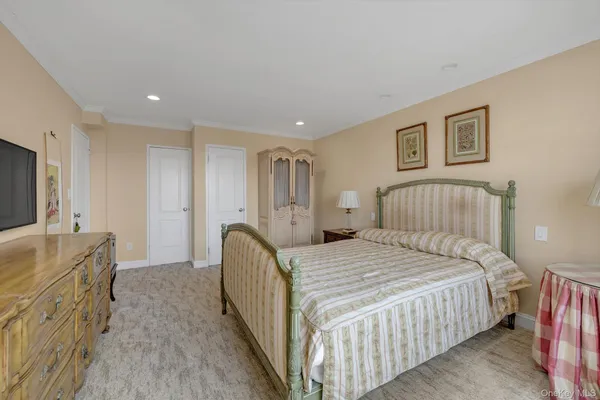 $515,000 | 1390 Broadway, Unit 222, Hewlett, NY 11557