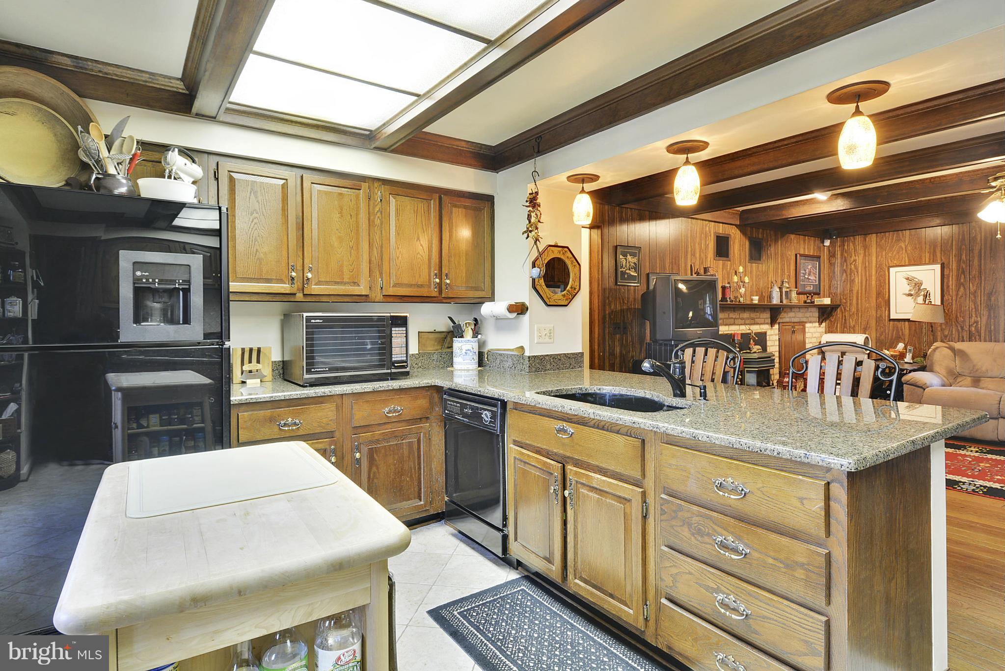18601 Cabin Road Triangle, VA 22172 - Photo 7 of 30 Granite Counters in Open Kitchen Concept