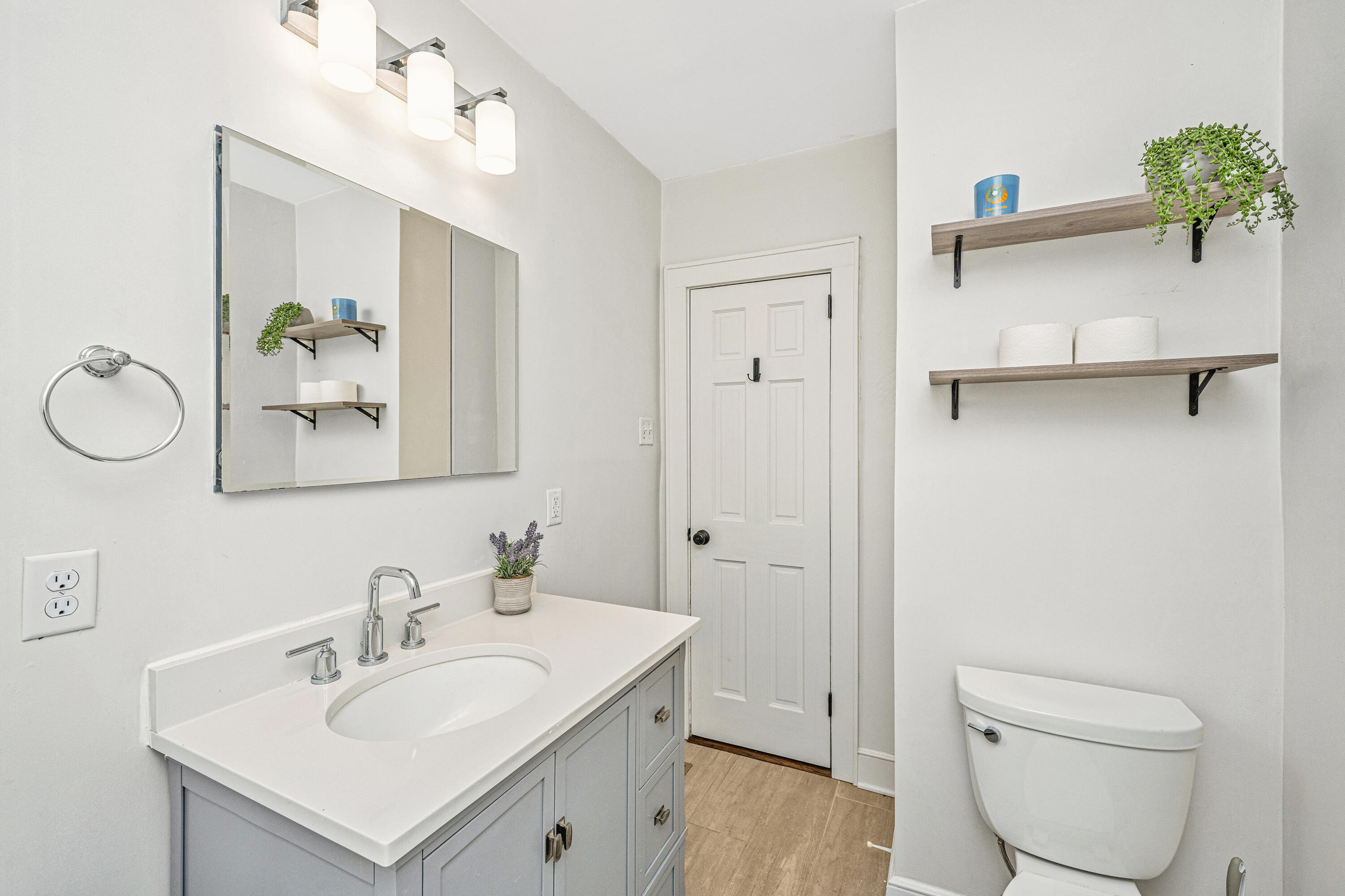 4560 South Rhett Avenue North Charleston, SC 29405 - Photo 17 of 26 Bathroom 1