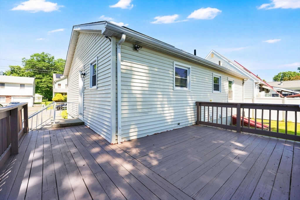 217 Mazarin Street Springfield, MA 01151 - Photo 29 of 33