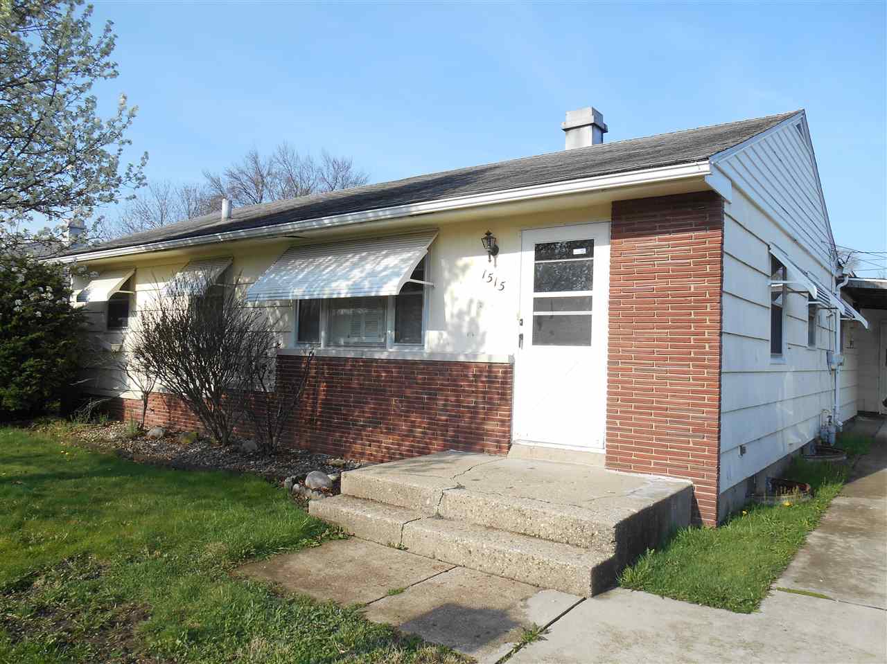 1515 Ryer Street South Bend, IN 46628 - Photo 1 of 14 Gallery Image 1