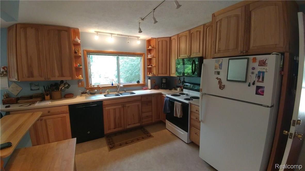 21990 Wasson Road Howell, MI 48843 - Photo 8 of 11 0627171430_HDR.jpg