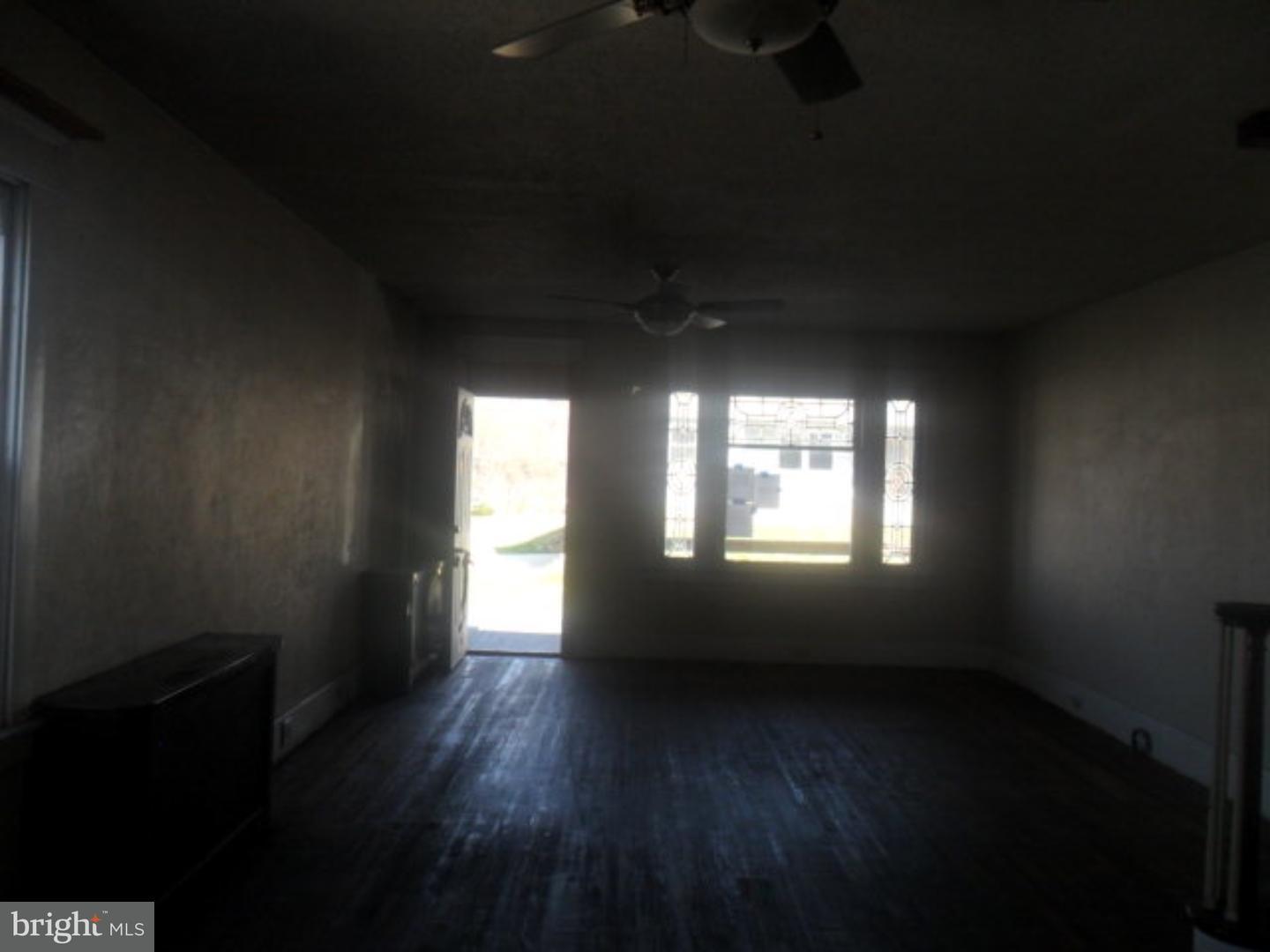 2 East Ruddle Street Coaldale, PA 18218 - Photo 2 of 9 Living Room