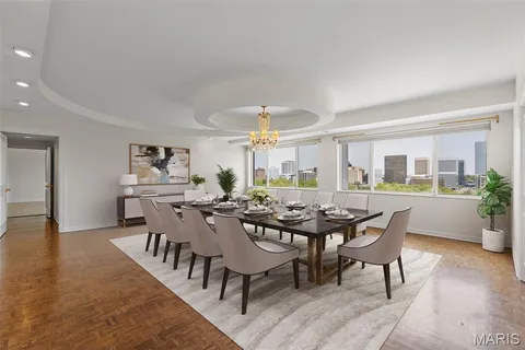 $890,000 | 710 South Hanley Road, Unit 18B, Clayton, MO 63105