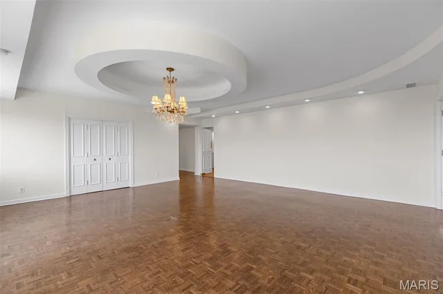 $890,000 | 710 South Hanley Road, Unit 18B, Clayton, MO 63105