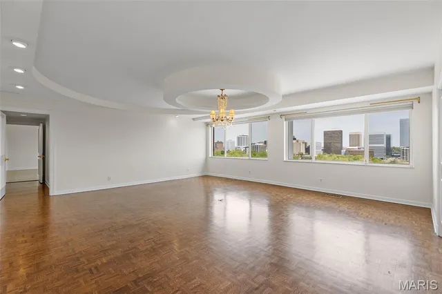 $890,000 | 710 South Hanley Road, Unit 18B, Clayton, MO 63105