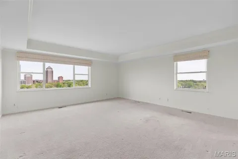 $890,000 | 710 South Hanley Road, Unit 18B, Clayton, MO 63105