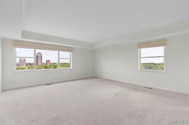 $890,000 | 710 South Hanley Road, Unit 18B, Clayton, MO 63105