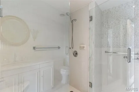 $890,000 | 710 South Hanley Road, Unit 18B, Clayton, MO 63105